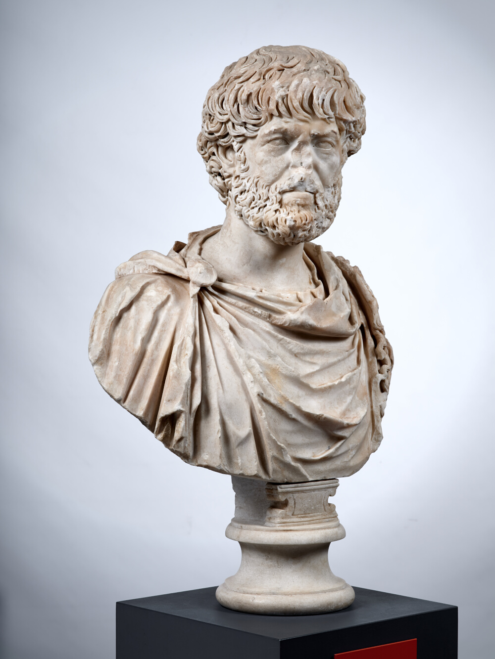 Buste à paludamentum frangé d’un haut fonctionnaire de l’Empire