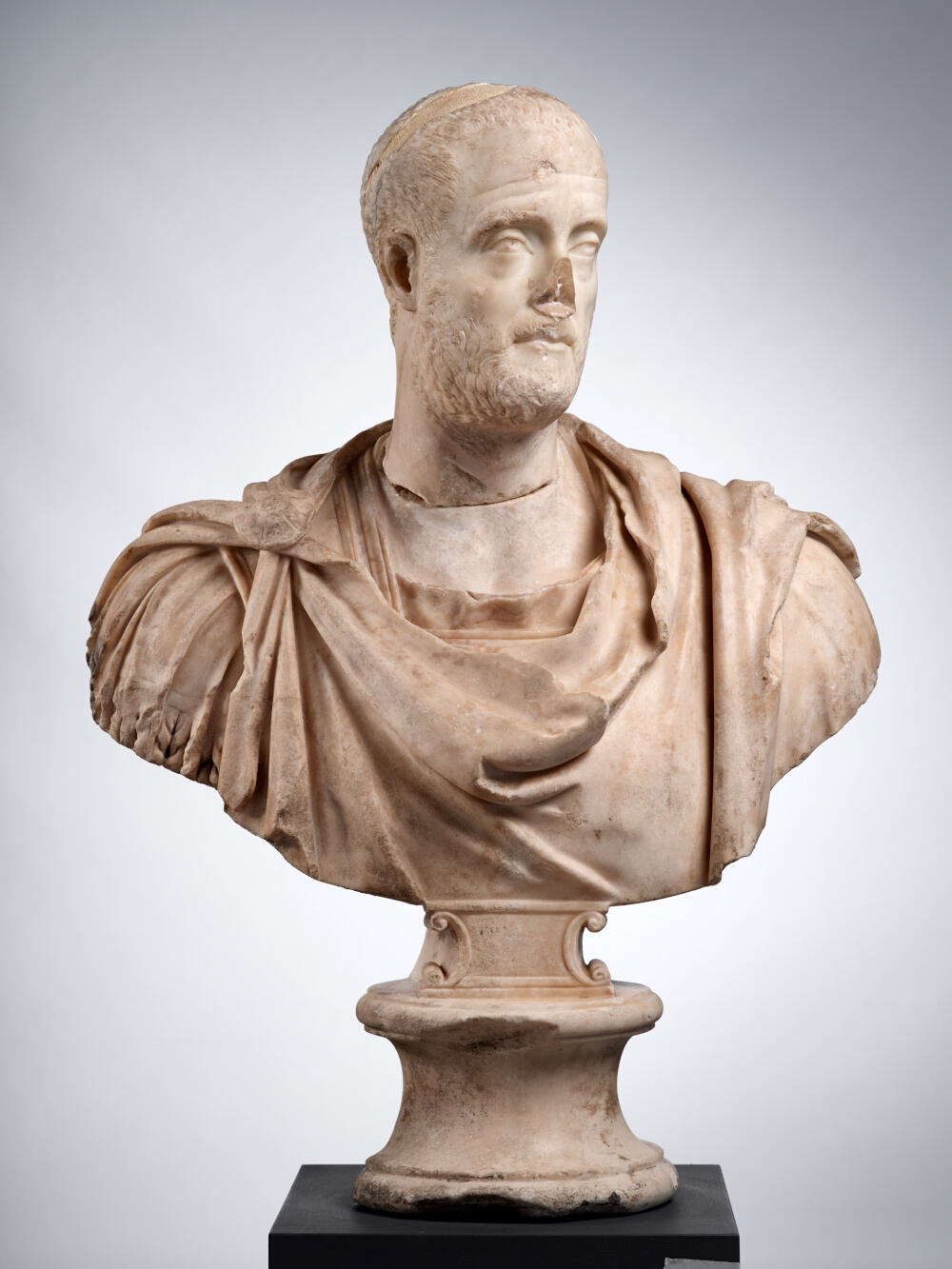 Buste cuirassé et drapé dans un paludamentum d’un haut fonctionnaire de l’Empire