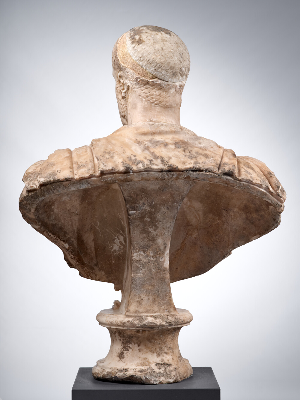 Buste cuirassé et drapé dans un paludamentum d’un haut fonctionnaire de l’Empire