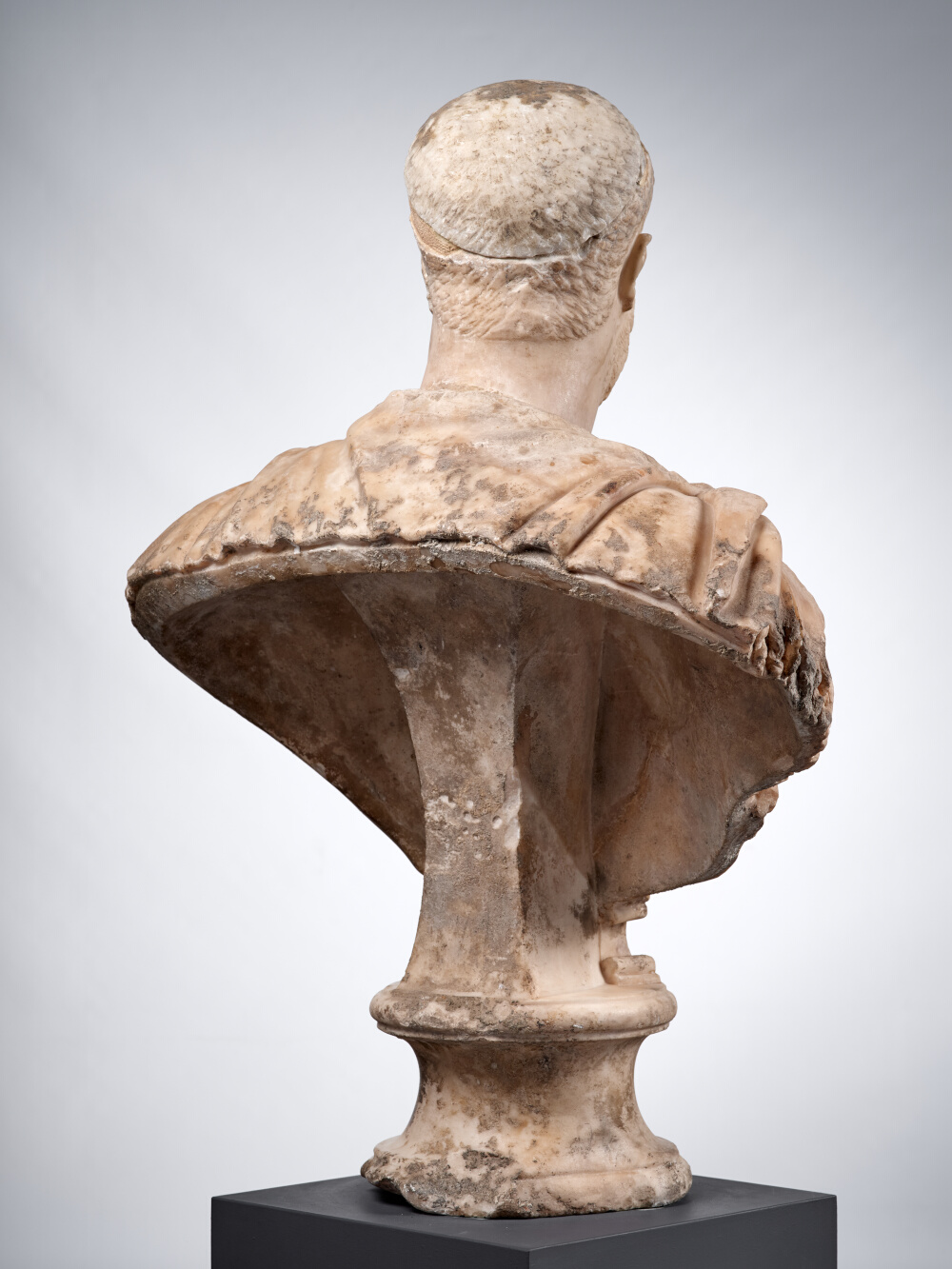 Buste cuirassé et drapé dans un paludamentum d’un haut fonctionnaire de l’Empire