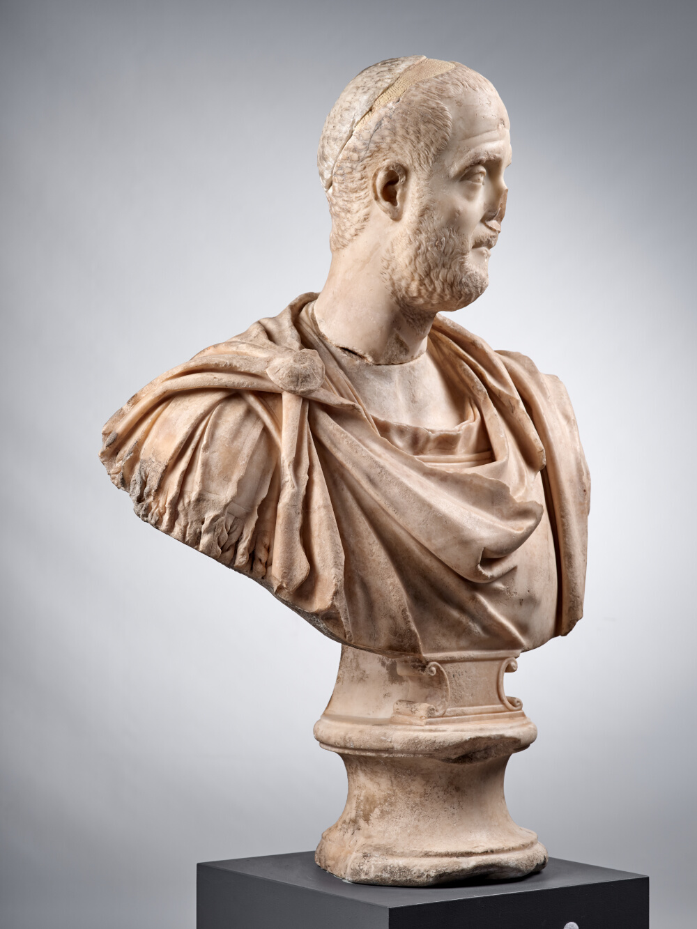Buste cuirassé et drapé dans un paludamentum d’un haut fonctionnaire de l’Empire