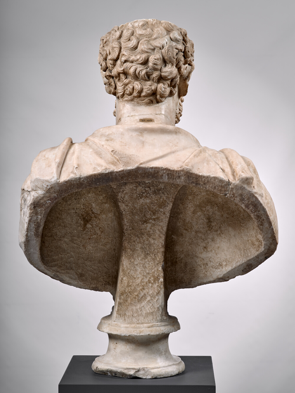 Buste à paludamentum frangé d’un haut fonctionnaire de l’Empire